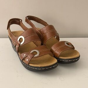 Clarks Brown Leather Lexi Willow wedge sandals adjustable strap 6.5 NWOT $85